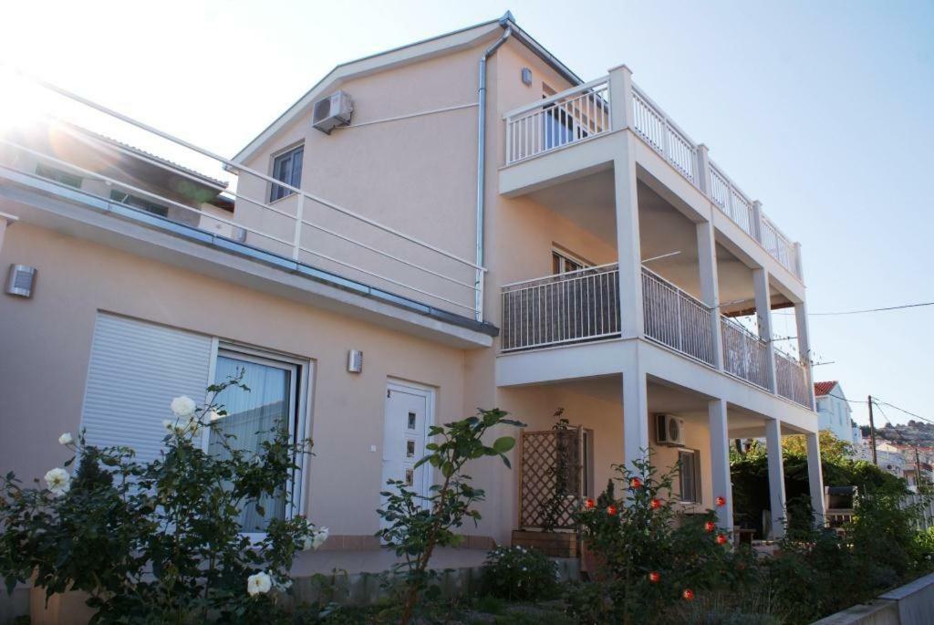 Apartments Nena - Trogir Buitenkant foto