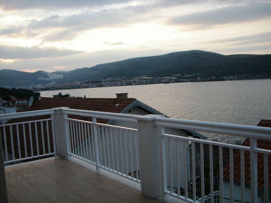 Apartments Nena - Trogir Buitenkant foto
